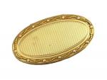BOITE ovale en or de couleurs à décor de chevrons...