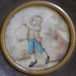 ECOLE FRANCAISE
Jeune enfant jouant au cerf-volant 
Miniature ronde
XIXème
D.: 3.5 cm...