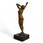 RUDOLF (Circa 1900)
Danseuse en bronze patiné, signé, présentée sur un...