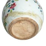 CHINE
Cache pot rond en porcelaine à décor famille rose de...