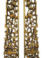 CHINE
Deux éléments en bois sculpté, peint et doré
24 x 184.5...