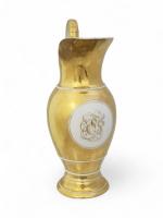 PARIS
Aiguière en porcelaine à décor or, chiffrée dans un médaillon
Epoque...