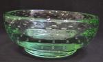 DAUM # Nancy France
Grande coupe en verre bullé teintée vert,...