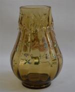 Auguste JEAN (1817-1887)
Vase en cristal émaillé à décor en applique...