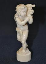Désiré MANCEAU (1841-1920)
Allégorie de l'hiver
Sujet en ivoire sculpté, signé.
Dieppe, vers...