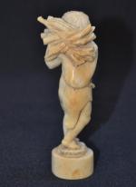 Désiré MANCEAU (1841-1920)
Allégorie de l'hiver
Sujet en ivoire sculpté, signé.
Dieppe, vers...