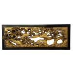 CHINE
Panneau en bois sculpté, peint et doré figurant des oiseaux...