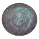 CHINE
Assiette ronde en bronze cloisonné et émaux polychromes
D.: 25.3 cm