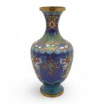 CHINE
Vase en bronze cloisonné et émaux polychromes à décor de...