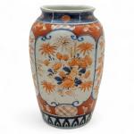 CHINE
Vase en porcelaine à décor Imari
H.: 25 cm