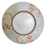 CHINE
Plat rond en porcelaine à décor polychrome
D.: 29.6 cm (importante...