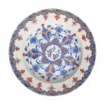 CHINE
Plat rond en porcelaine à décor Imari
XIXème
D.: 27.5 cm (sauts...