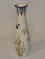 LONGWY
Long vase en grès vernissé à décor floral
H.: 25 cm