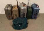 Dans 5 grosses valises remplies et un sac, important ensemble...