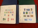 France, dans deux albums Leuchtturm avec pochettes, collection de timbres...