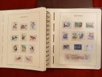 Monaco, dans un album Leuchtturm avec pochettes, collection de timbres...