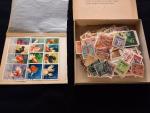 Chine, boite d'environ 300 timbres à trier dont série des...