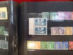 France, Maroc et divers : un classeur de timbres de...