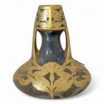 Westerlander Neukeramik
Vase en grès émaillé or
Circa 1900
H.: 20.5 cm (quelques...