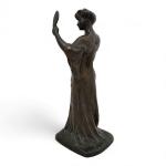 Léon BLANCHOT (1868-1947)
Jeune femme au face à main
Bronze à patine...