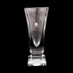 DAUM France
Vase en cristal de forme carrée, reposant sur un...