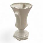LAMPE en céramique émaillée blanc, formant vasque
H.: 38 cm