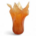 DAUM France
Vase moyen modèle tulipe en pâte de verre, signé
H.:...
