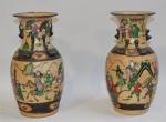 CHINE Nankin
Paire de vases en grès vernissé à décor polychrome
H.:...