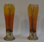 LEGRAS
Paire de vases en verre émaillé à décor de paysages...