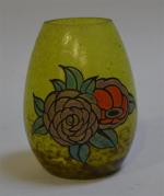 DELATTE
Vase en verre à décor polychrome de fleurs, signé
H.: 11.5...