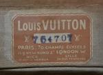 Louis VUITTON
Valise numérotée 754707 
20 x 66 x 43 cm...