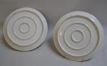 Deux PLATS ronds en porcelaine à décor polychrome de voiliers...