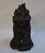 CHINE
Pot à pinceaux couvert en bois noirci et sculpté de...