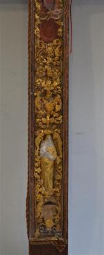 CROIX RELIQUAIRE en bois sculpté, contenant les reliques présumées de...