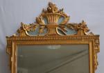 Grande GLACE en bois sculpté, peint et doré
Style Louis XVI
H.:...