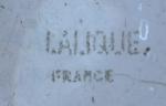 LALIQUE France
Vase modèle Deauville en verre blanc soufflé moulé patiné,...