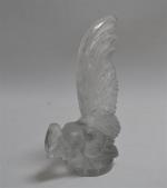 LALIQUE 
Coq en cristal moulé pressé, signé
H.: 20.5 cm (éclats)