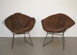 Harry BERTOIA (1915-1978) d'après.
Paire de chaises, modèle "diamant", en métal...