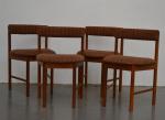 McINTOSH d'après.
Suite de quatre chaises modèle "4103" en bois naturel,...