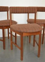 McINTOSH d'après.
Suite de quatre chaises modèle "4103" en bois naturel,...