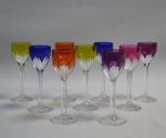 BACCARAT
Suite de neuf petits verres en cristal de couleurs, signés...
