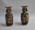 CHINE Nankin
Paire de vases en porcelaine à décor polychrome
H.: 25...