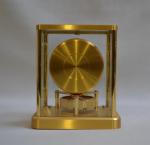 JAEGER LECOULTRE
Pendule modèle Atmos, en métal doré, cadran rond signé,...