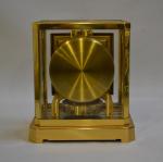 JAEGER LECOULTRE
Pendule modèle Atmos, en métal doré, cadran carré signé,...