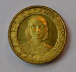 A. MOUROUX Médaille ronde en métal doré Exposition coloniale internationale...