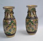 CHINE Nankin
Paire de vases en céramique à décor polychrome de...