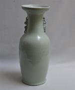 CHINE
Grand vase en porcelaine à décor en camaïeu bleu de...