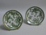 JAPON
Paire d'assiettes rondes en porcelaine à décor vert et or...