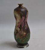 VERRERIE D'ART DE LORRAINE
Vase en pâte de verre à décor...