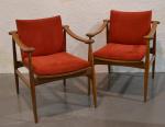 Finn JUHL (1912-1989) 
Paire de fauteuils à structure en bois...
